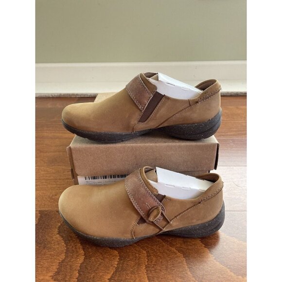 Clarks Collection Leather Slip-Ons - Roseville Dot Tan Size 5.5 M NEW - Picture 2 of 7